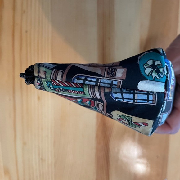 🎄🎅🏻Nicole Miller Silk Christmas Print Makeup Case EUC - Picture 4 of 15